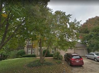 87 Omni Dr, Schaumburg, IL 60193
