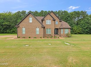 515 Ridgewood Dr, Henderson, TN 38340