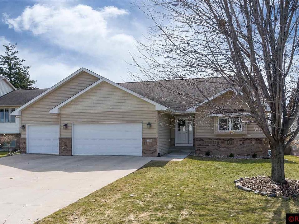 1st image of 137 Cougar Dr