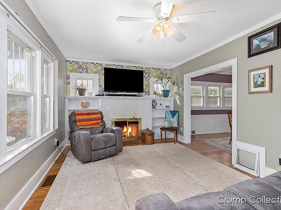 5th image of 1319 Penn Ave NE