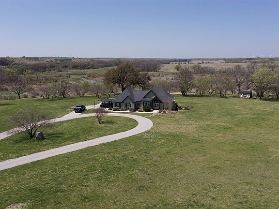 3rd image of 265 Lake Point Rd