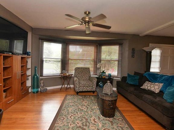 3rd image of 546 Buckminster Cir
