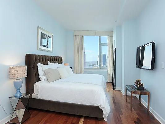 Sold by Sotheby's International Realty | media 17