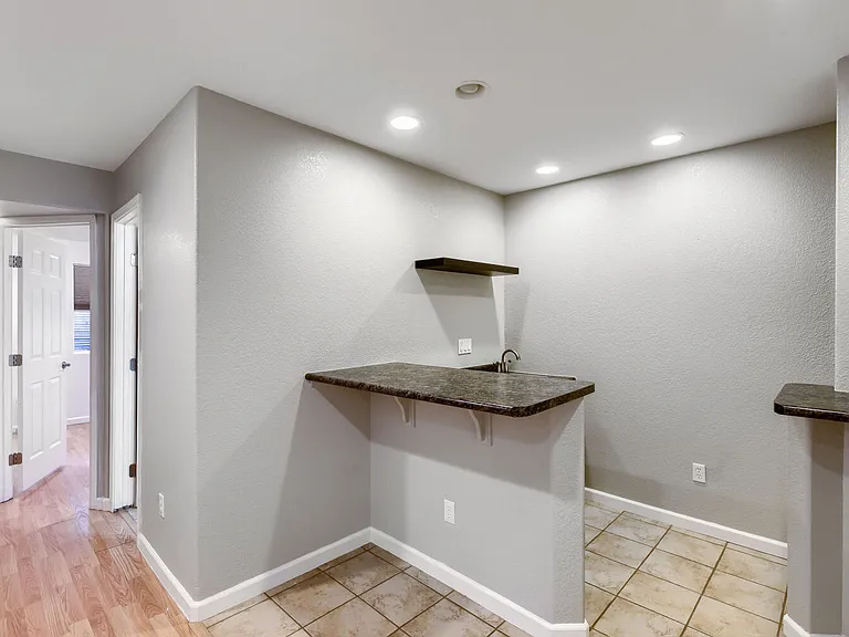 8102 Silver Glen Dr — Photo 15