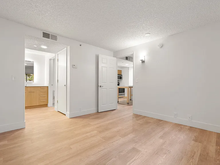 AVIA Lofts on Parkway — Photo 35