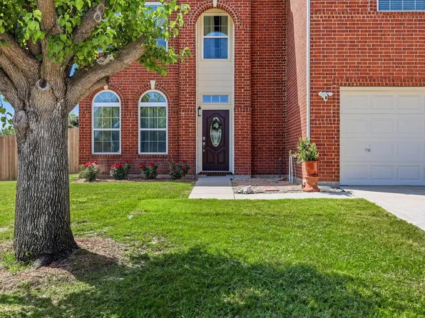 8012 Clear River Ln, Denton, TX 76210