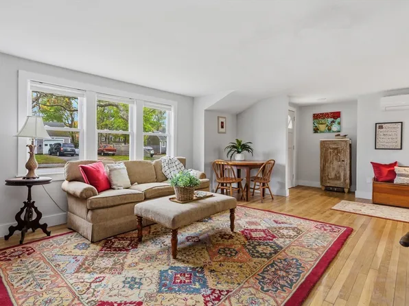 120 Chestnut St, Barnstable, MA 02630