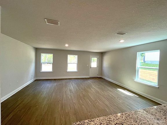 5th image of 1096 Coniferous Ave