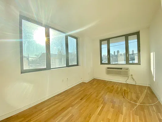 Rented by Astoria Realty | media 6