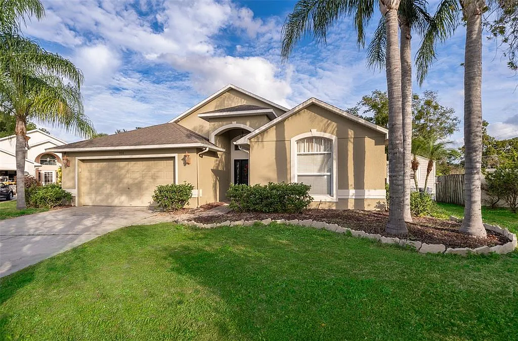 4 bed, 2.0 bath, 2056 sqft, $2,700 — Photo 1