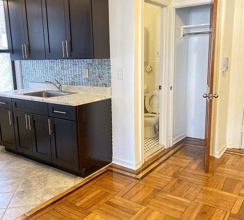 2nd image of 3423 43rd St APT 3R