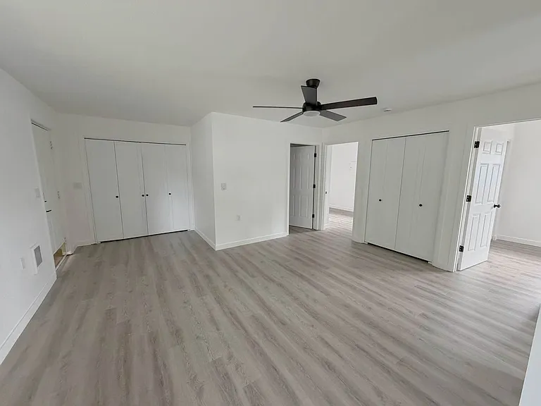 Pleasant Square Apartments — Photo 30