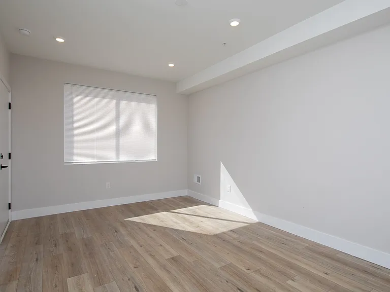 935 W Dauphin St #A — Photo 3