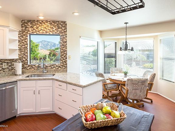 4th image of 1014 E Desert Glen Dr
