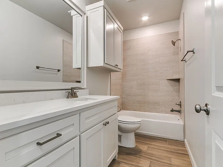 16025 Zamora Ln — Photo 6