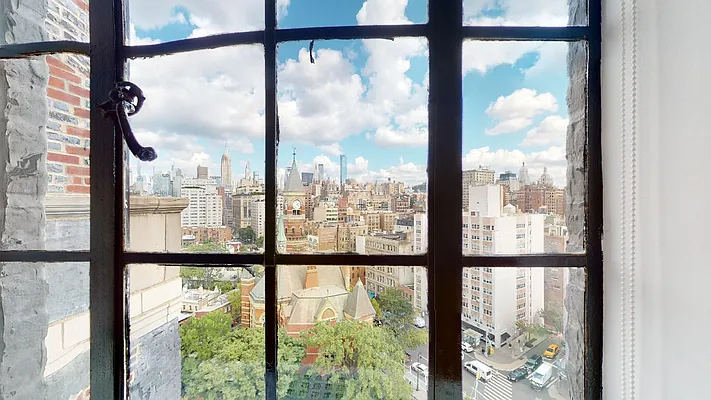 Rented by Bond New York | media 29