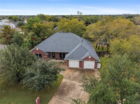 3902 Park Hurst Dr, Bryan, TX 77802