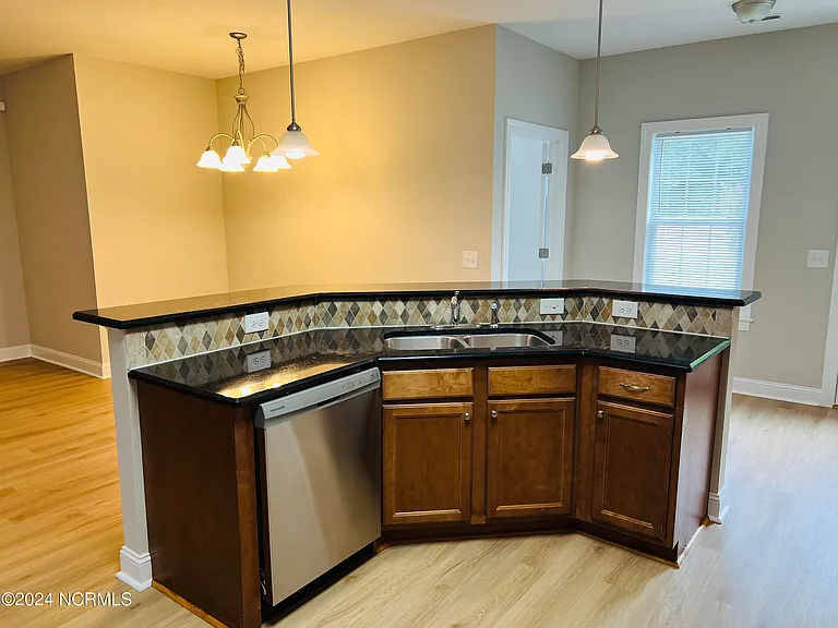 431 Branchwood Dr — Photo 11