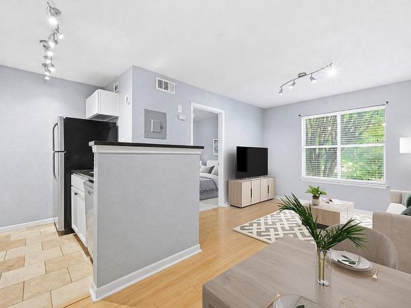 5th image of 3204 Menchaca Rd #303