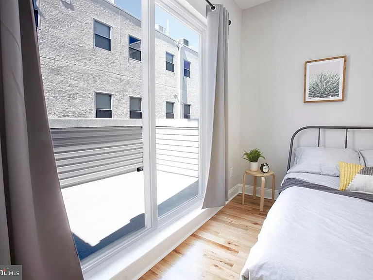 1320 S Bancroft St — Photo 12