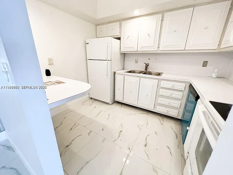 6395 Bay Club Dr #4 — Photo 9