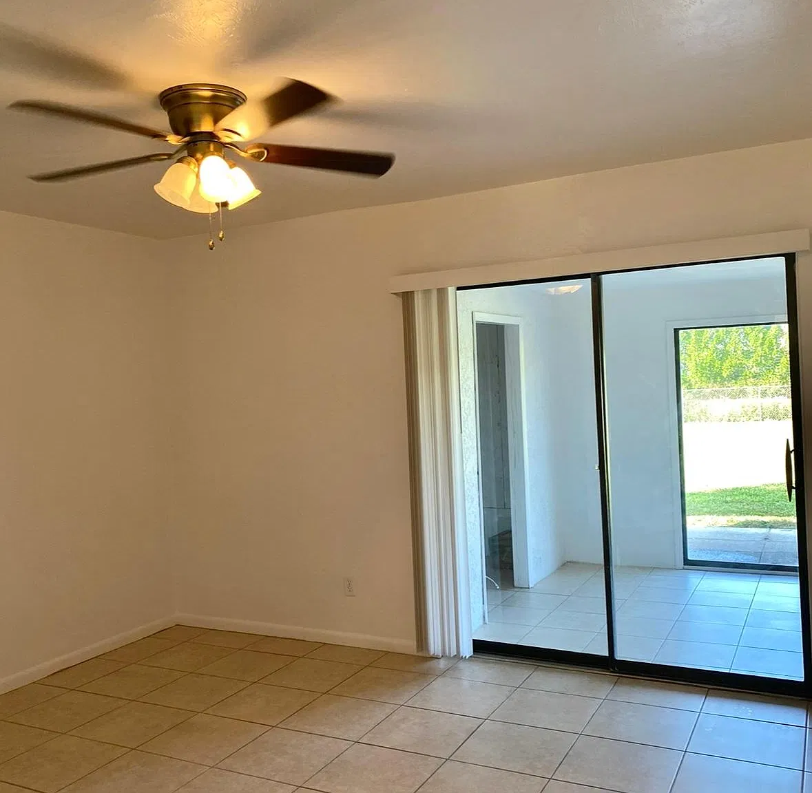 17372 W Carnegie Cir — Photo 3