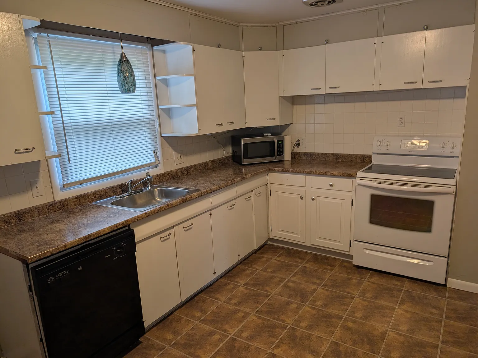 3 bed, 1200 sqft, $1,925 — Photo 4