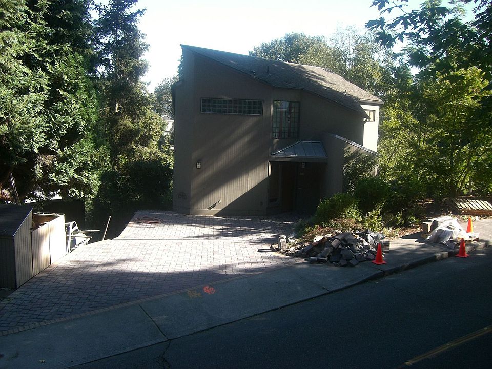 1st image of 270 Lake Dell Ave
