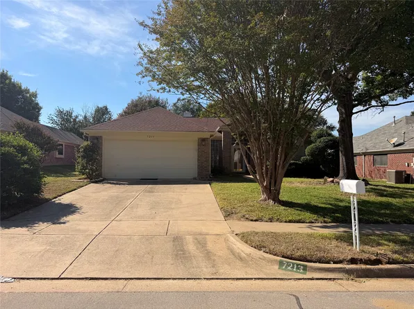 7613 Crabtree Ln, North Richland Hills, TX 76182