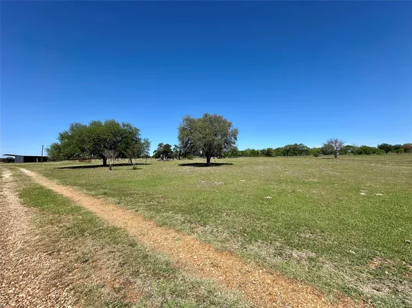 924 Highway 95 S, Smithville, TX 78957