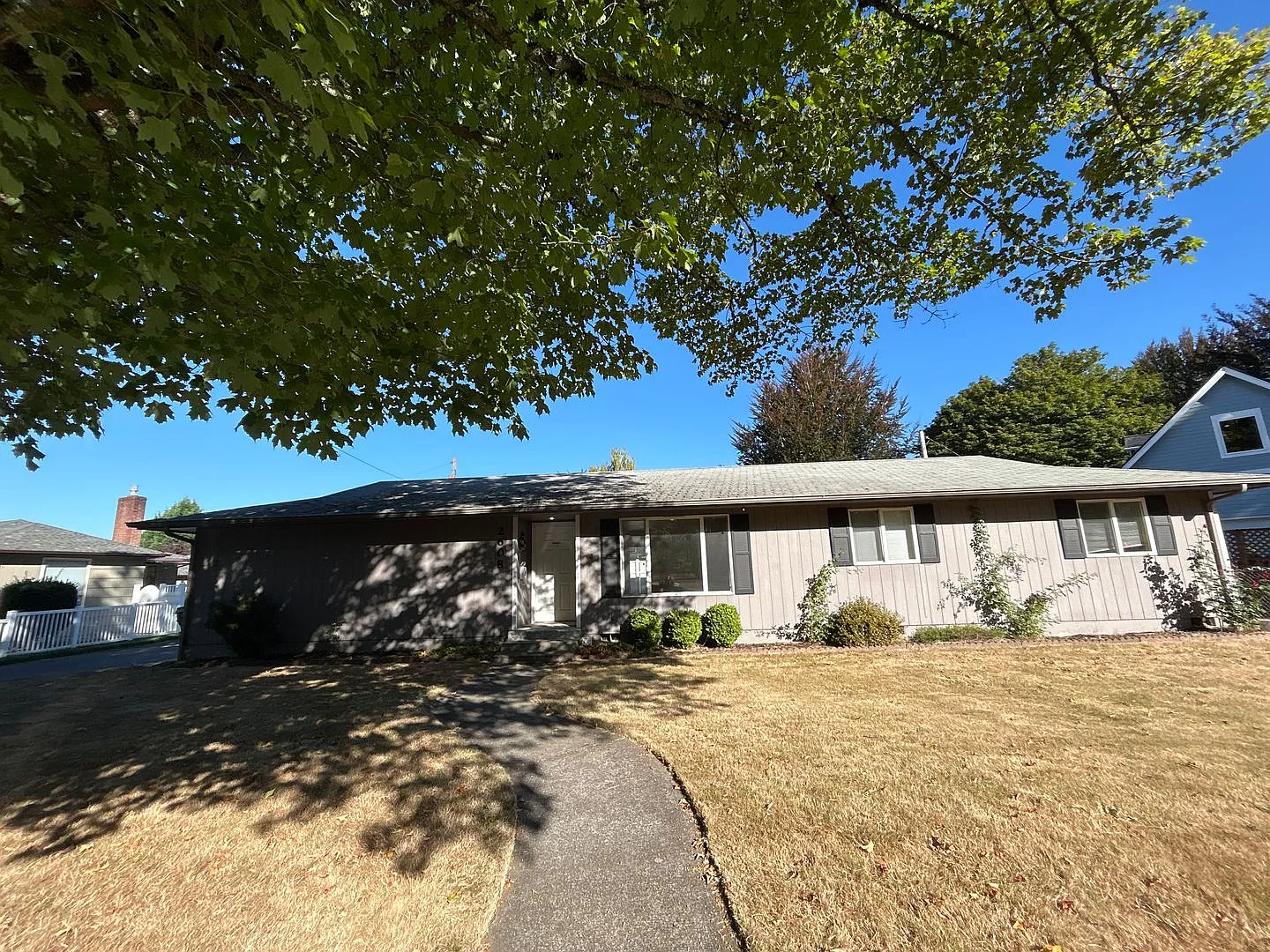 2608 Lilac St photo 1