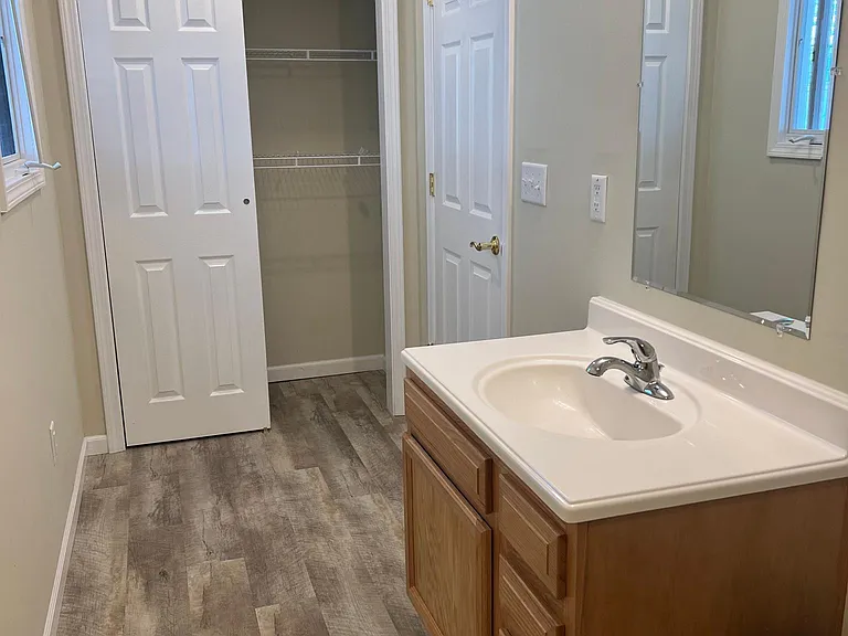 571 Ridgefield Rd — Photo 3