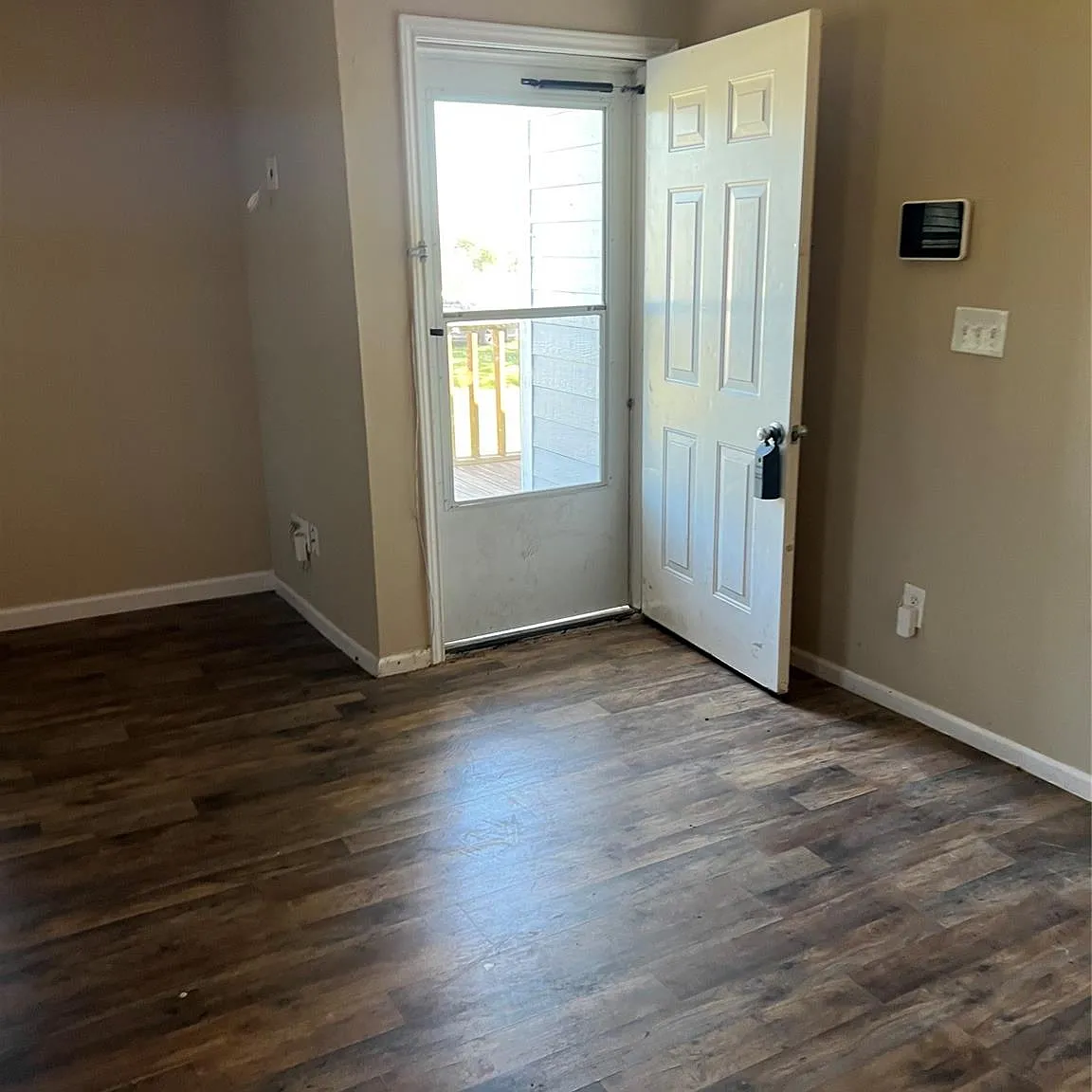 2 bed, 1.0 bath, $1,300 — Photo 2