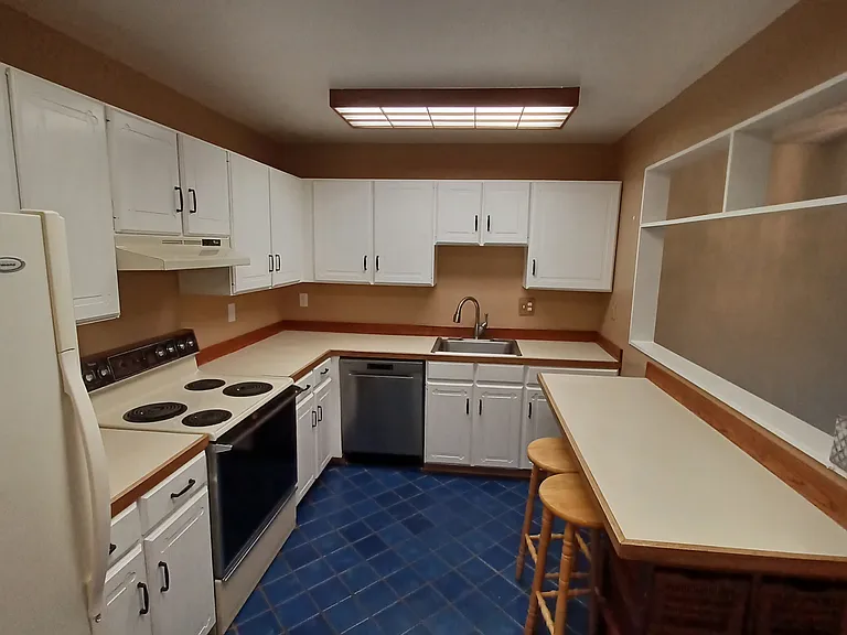 3150 Iris Ave #212 — Photo 2