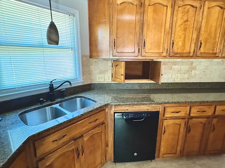 205 Oak Bluff Dr — Photo 8