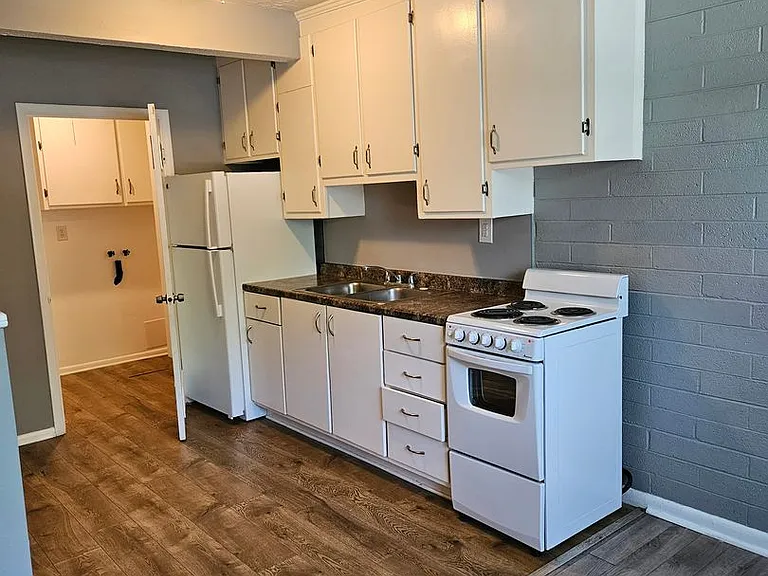 850 N Redwood Rd — Photo 1