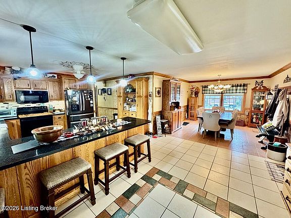 5th image of 204 Armory Hl