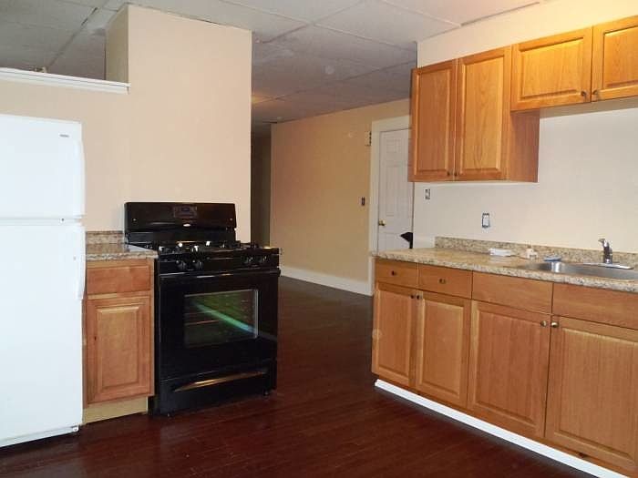 2nd image of 208 High St