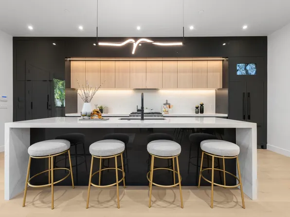 3232 W 38th Ave #1, Vancouver, BC V6N 2X6