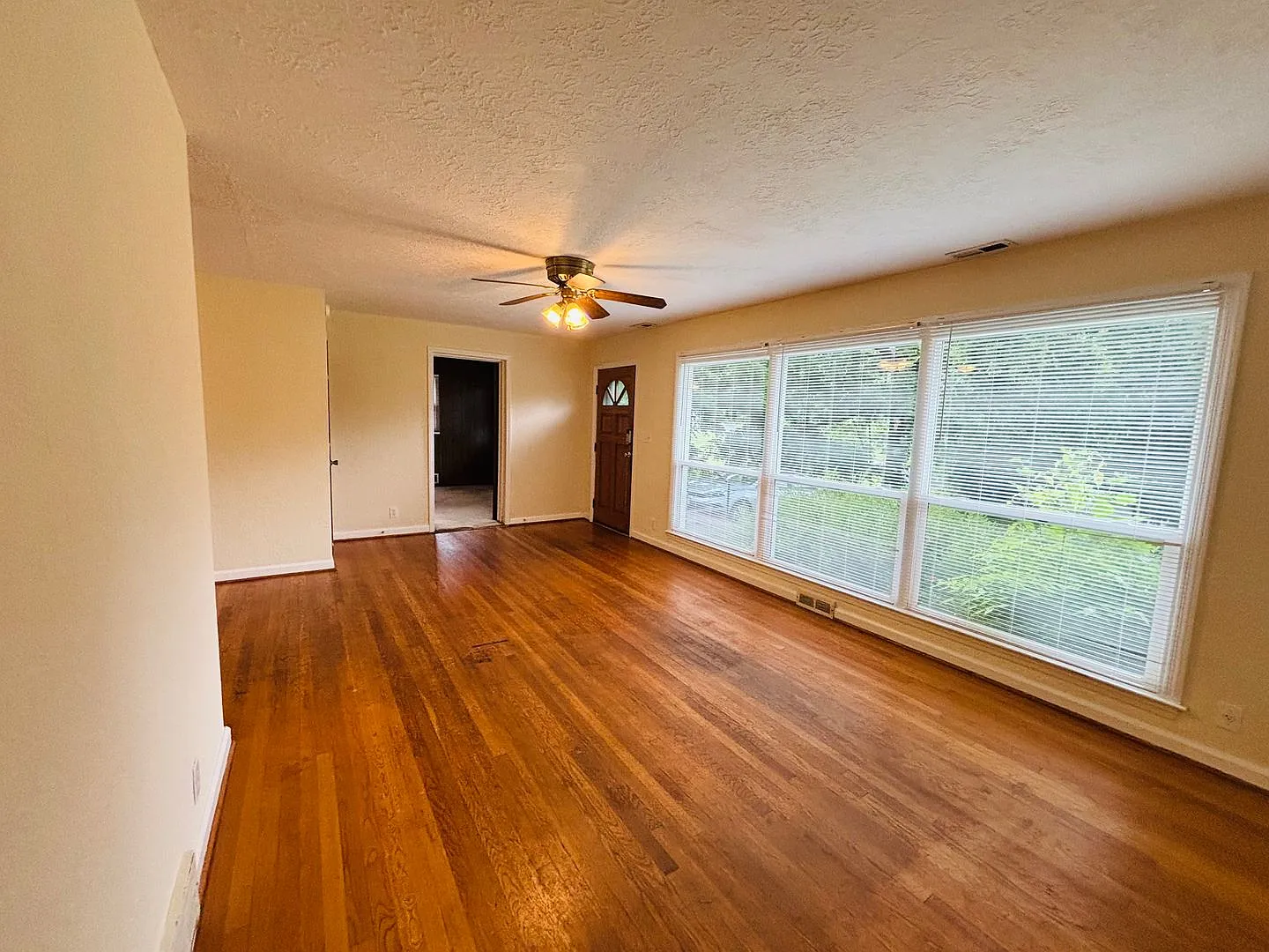 4 Bedroom 1 Bath House — Photo 3