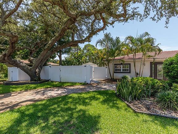 2nd image of 6610 Renaldo Way S