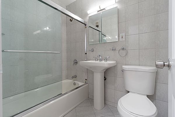 1st image of 150 E 18th St APT 10D