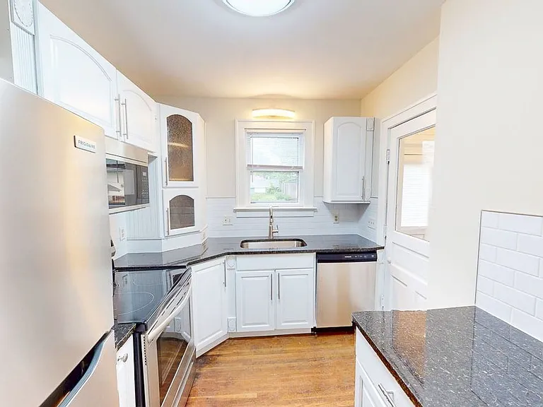 210 Olentangy St — Photo 2