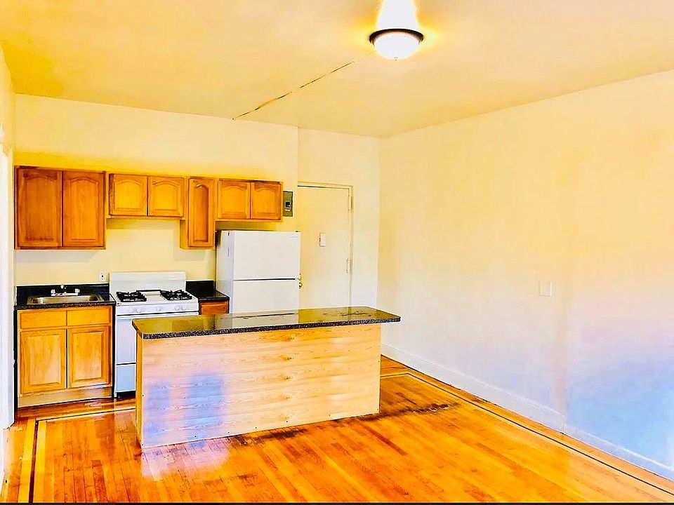 1st image of 19 Aqueduct Ave