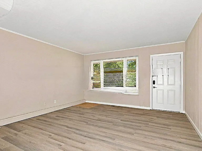 929 Lebon Dr — Photo 5