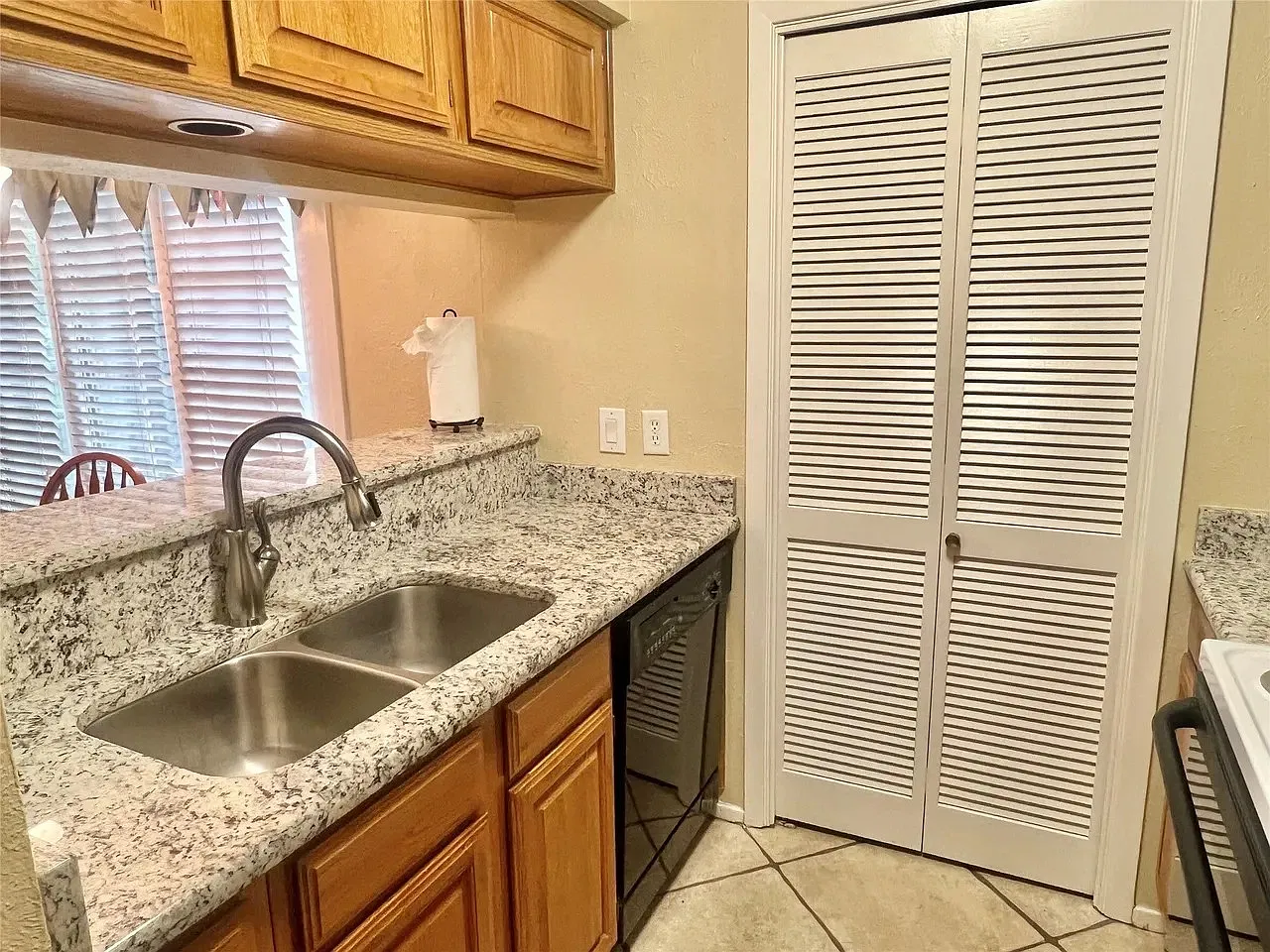2 bed, 860 sqft, $1,250 — Photo 3