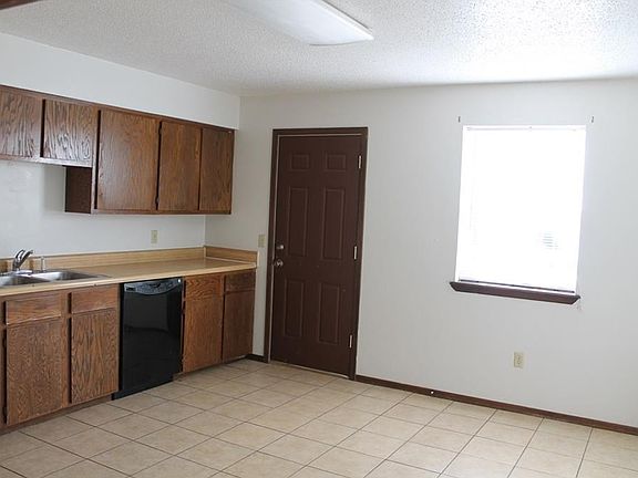 3rd image of 2418 W Olrich St