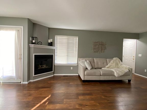 5th image of 893 Forestglen Dr #1C