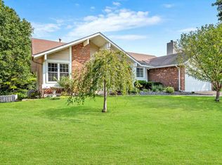 1555 Oakglen Dr, Fenton, MO 63026