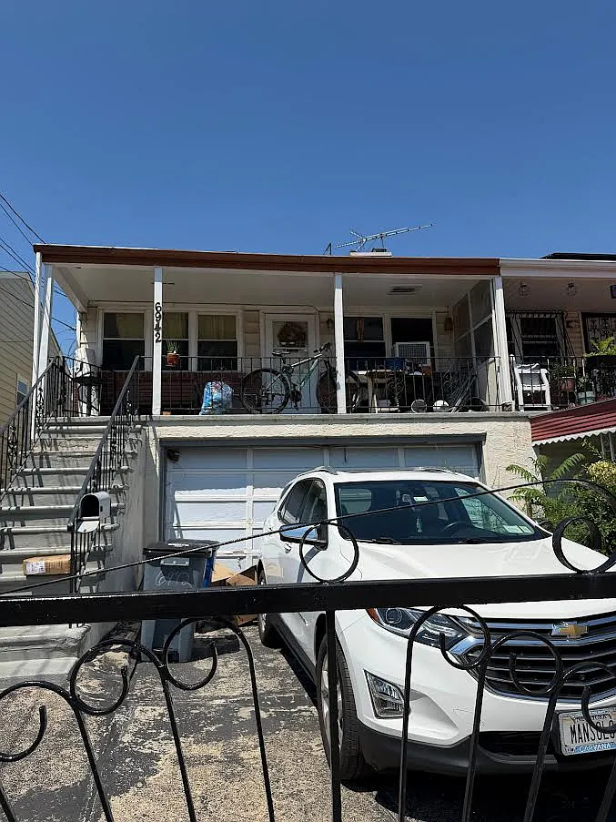 3 bed, 1050 sqft, $1,100 — Photo 1